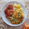 Klasisch: Schweineschnitzel zu Kartoffeln und Mischgemüse