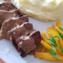 Straußensteak-Streifen mit pikanter Sahne-Whiskey-Soße