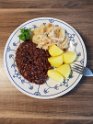 Pfannenwurst, Sauerkraut, Kartoffeln ("Tote Oma")