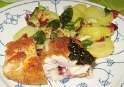 Hähnchen-Roulade Cordon-bleu zu sommerlichem Kartoffelsalat